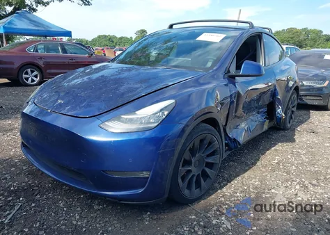 2022 Tesla Model Y Long Range Dual Motor All-Wheel Drive z USA, uszkodzony, nr VIN 7SAYGDEE7NF371470